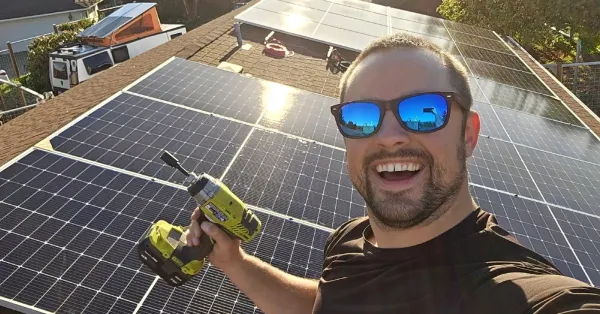 ABŞ-İran gərginliyi fonunda yanacaq qiymətləri artır: Elektromobillərə və günəş enerjisinə tələbat