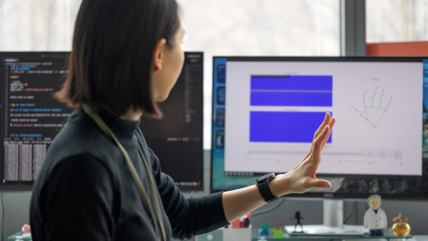 "WatchHand" texnologiyası: Ağıllı saatlar süni intellektlə 3D əl hərəkəti izləyicisinə çevrilir