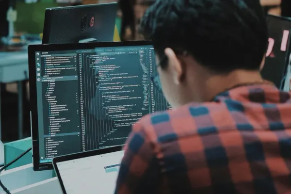 Hakerlər Çinin superkompüterini sındıraraq 10 petabayt məxfi hərbi məlumatı oğurlayıblar