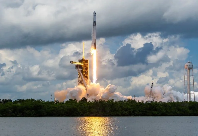 "SpaceX" ötən ili 18,5 milyard ABŞ dolları gəlirə rəğmən 5 milyard zərərlə başa vurub