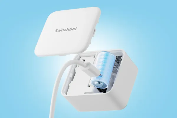 "SwitchBot" şirkəti yenidən doldurulan batareyaya malik düymə basan robotunu təqdim edib