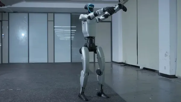 Polşada "Unitree G1" humanoid robotu çöl donuzlarını meşəyə qovmağa cəhd edib