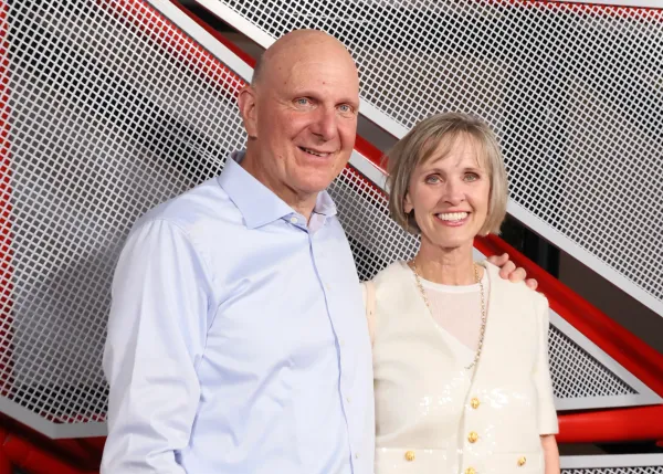 Connie Ballmer "NPR"ə 80 milyon ABŞ dolları bağışladı, lakin ixtisarlar qaçılmazdır