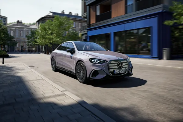 "Mercedes-Benz" ilk tam elektrikli "C-Class" modelini təqdim etdi: "C 400 4MATIC"