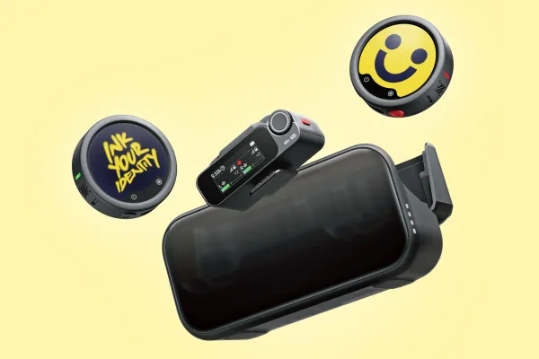 "Insta360" şirkəti loqo göstərən ekranlı "Mic Pro" simsiz mikrofonunu nümayiş etdirib