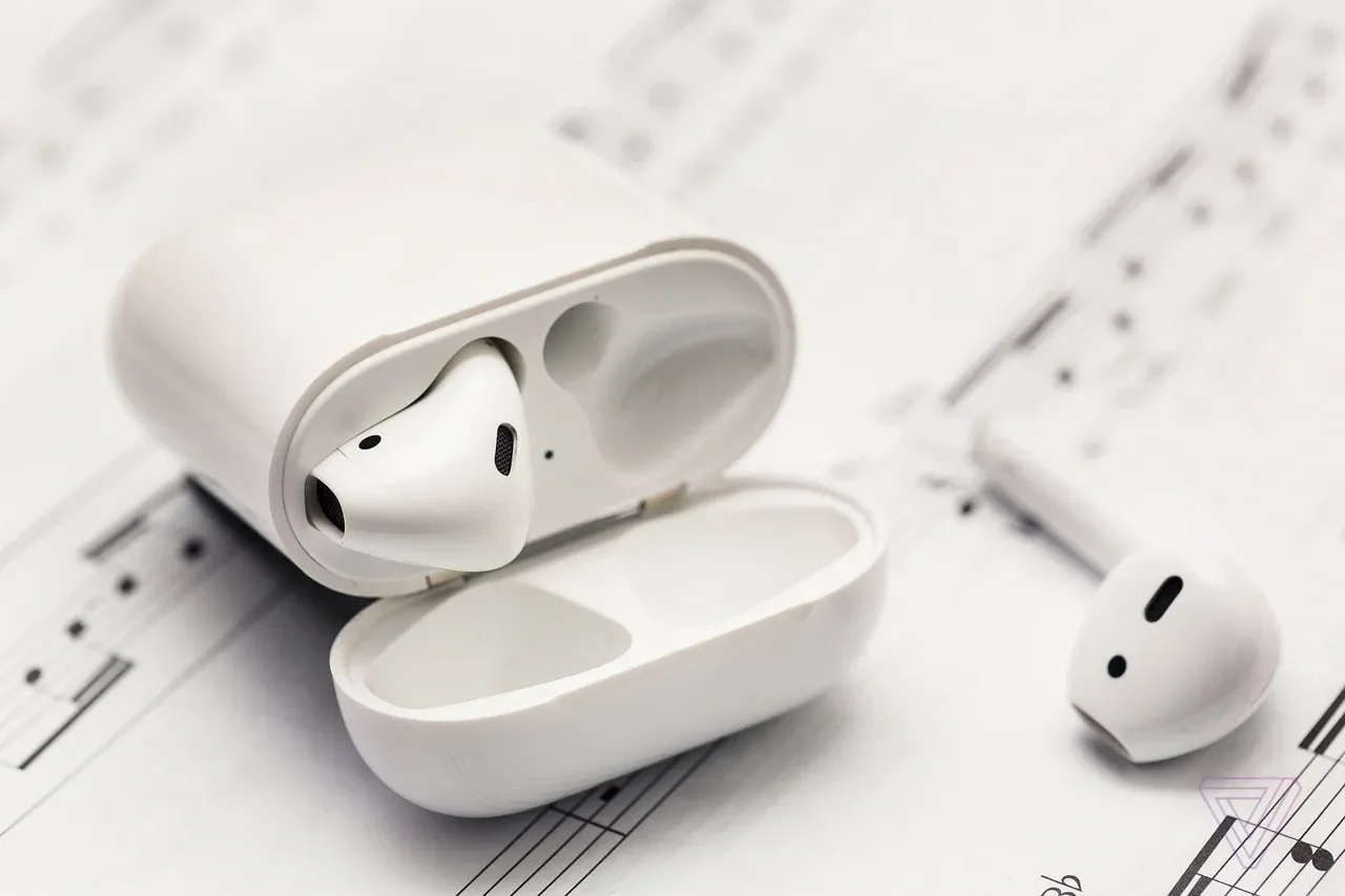 "AirPods" qulaqlıqları: Tim Kukun "Apple" şirkətindəki ən qiymətləndirilməyən uğuru