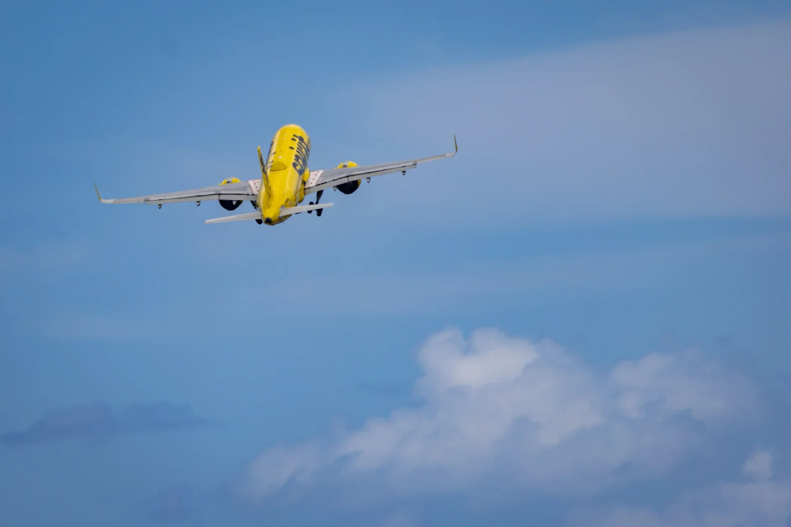 "Spirit Airlines" İflasın Astanasında: Hökumətdən 500 Milyon Dollar Yardım Tələb Edilir