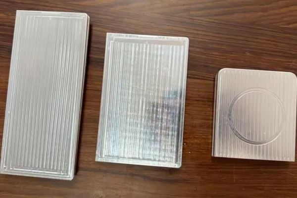 "Samsung" şirkətinin yeni "Z Fold 8 Wide" qatlana bilən smartfonunun maket görüntüləri yayılıb