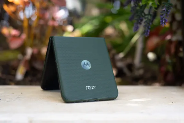 "Motorola" yeni 2026 "Razr" və "Razr Plus" qatlanan smartfonlarını təqdim etdi