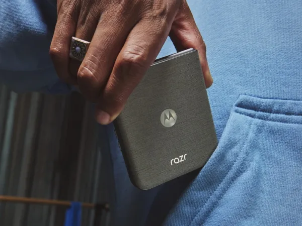 "Motorola" yeni "Razr 70" və "Razr 70 Ultra" qatlana bilən smartfonlarını təqdim etdi