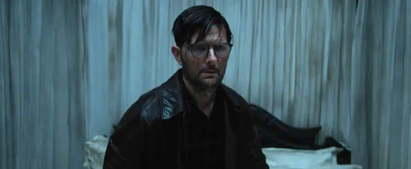 Adam Scott təsadüfi qorxu filmi ulduzuna necə çevrildi: Yeni "Hokum" filmi