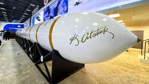 Türkiyə 6000 kilometr mənzilli ilk qitələrarası "Yildirimhan" ballistik raketini nümayiş etdirdi