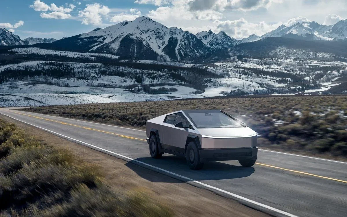 "Tesla" təkərlərin qopma riski səbəbindən ucuz "Cybertruck" modellərini geri çağırır