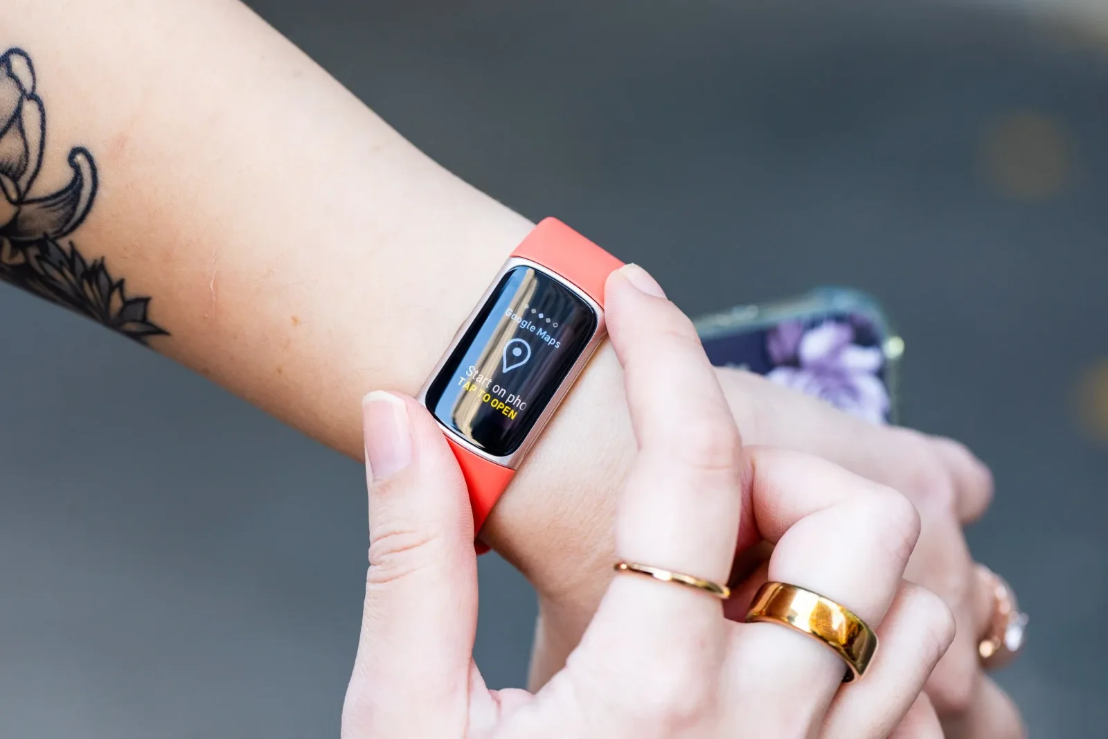 Süni intellekt dövründə fitnes qolbaqların rolu: "Google" yeni "Fitbit Air" modelini təqdim etdi