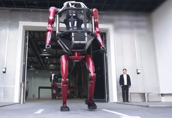 "Unitree" Şirkəti İçərisində İnsan Üçün Yer Olan 500 Kiloqramlıq "GD01" Robotunu Nümayiş Etdirib