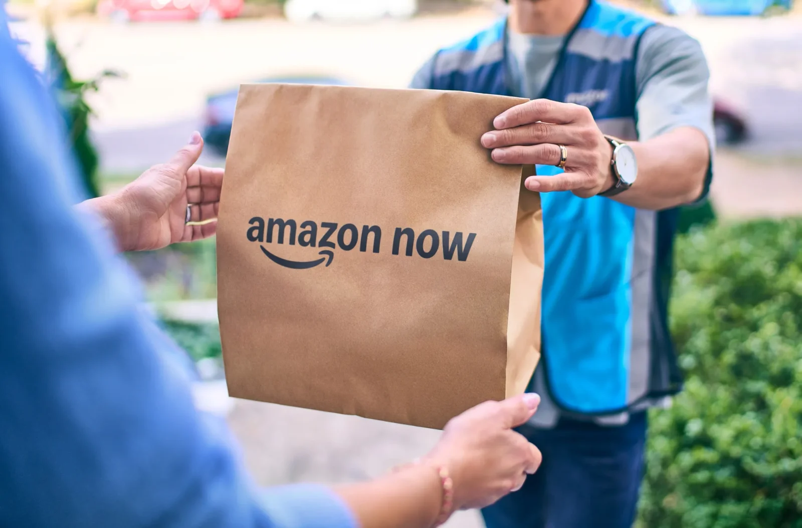 "Amazon" şirkəti 30 dəqiqəlik "Amazon Now" çatdırılma xidmətinin əhatə dairəsini genişləndirir