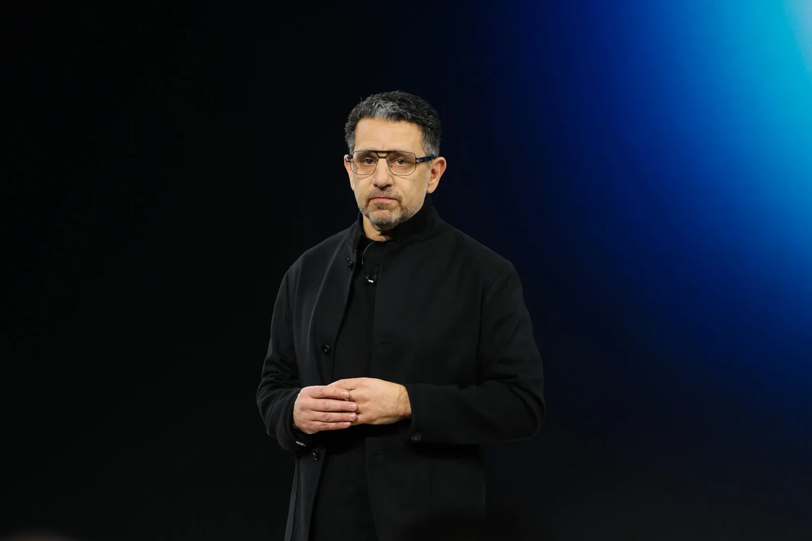 "Amazon" yeni süni intellekt dəstəkli smartfon üzərində işləyir? Panos Panaydan açıqlama