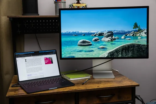 Yeni "Apple Studio Display" Monitorunun İcmalı: Köhnə Texnologiya və Güclü Rəqiblər
