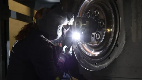 "Rosatom" "Leningrad" buzqıran gəmisi üçün 175 MVt gücündə ilk "RITM-200" reaktorunu yığıb