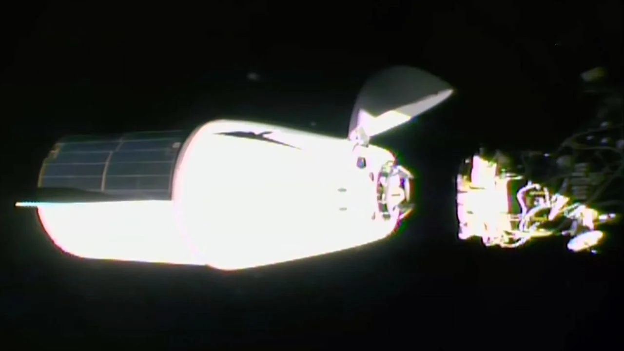 "SpaceX" şirkətinin "Dragon" gəmisi BKS-ə 3 tona yaxın yük çatdıraraq yeni rekord müəyyənləşdirib
