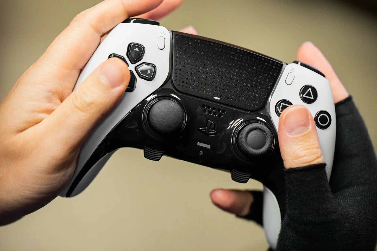 Sony DualSense kontrollerlərində 30 faizə yaxın endirim kampaniyası başlayıb