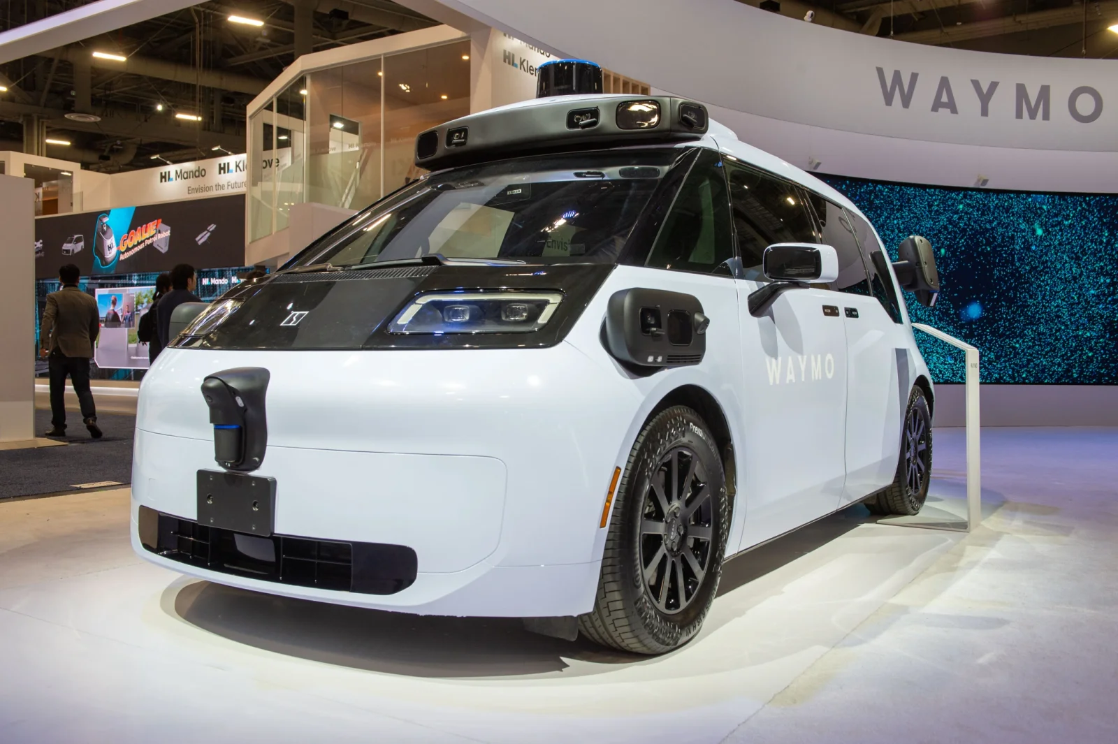Waymo yeni Ojai robotaksiləri ilə sərnişin daşımalarına başlayır