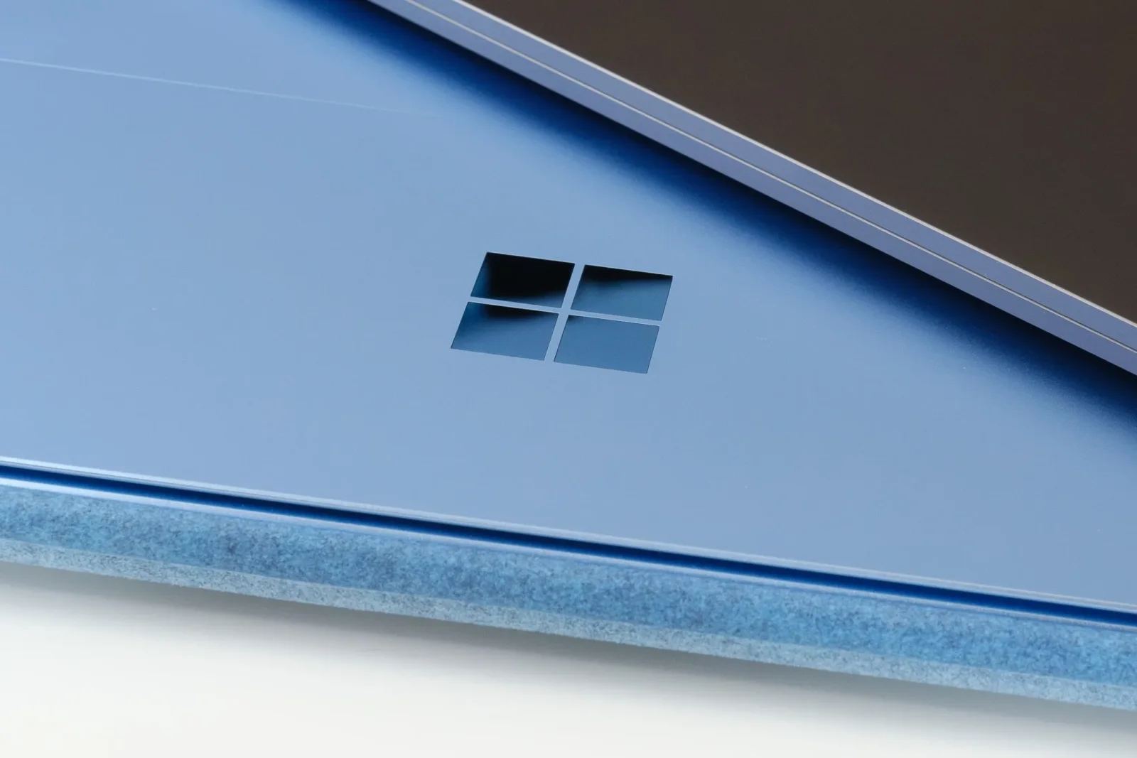 Microsoft yeni Surface cihazlarını və fərdi kompüterlərin yeni dövrünü anons edir
