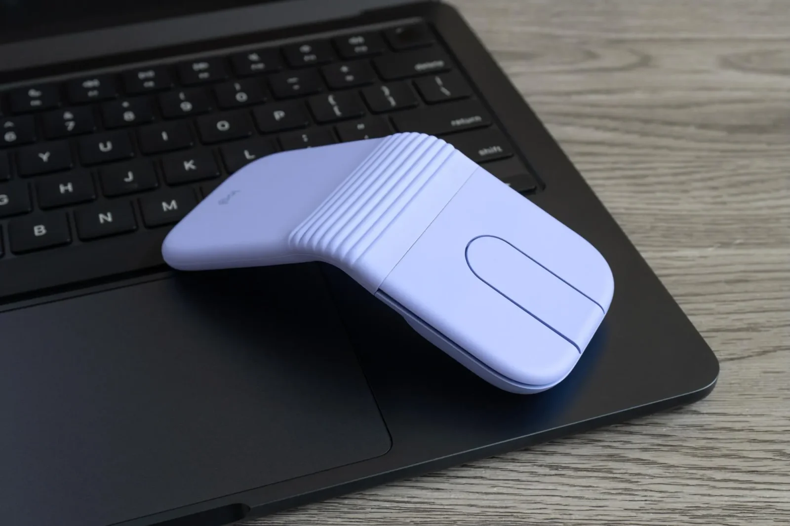 Logitech-dən yeni “Mobi Fold”: Kompakt və funksional qatlanan siçan