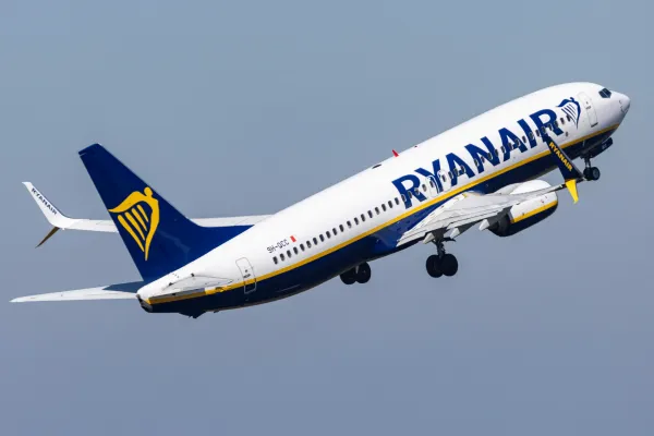 Ryanair valideynlərdən uşaqları ilə yanaşı oturmaq üçün ödəniş tələb etdiyi üçün araşdırılır