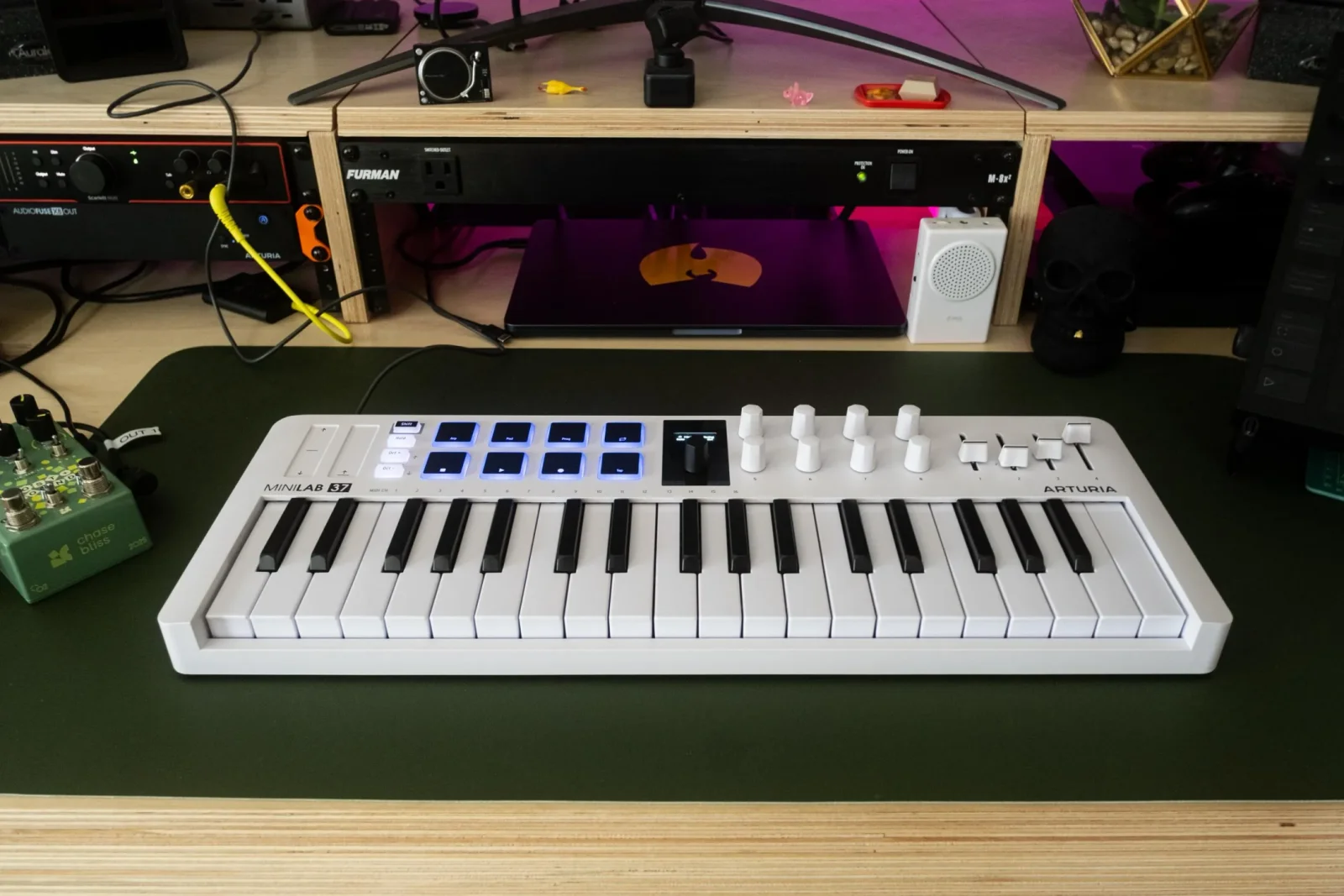 Arturia MiniLab 37: Portativ MIDI kontrollerlərdə yeni standart