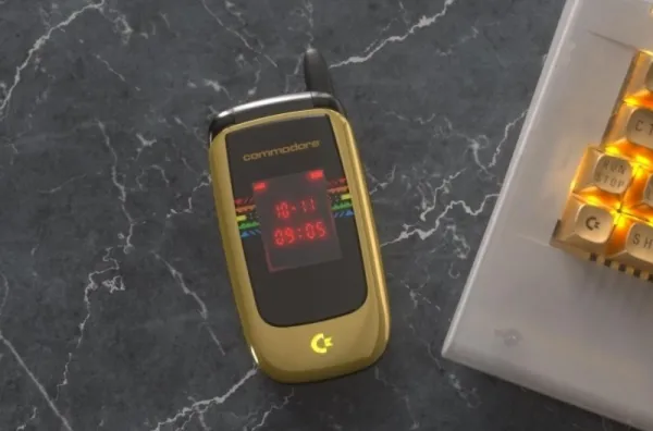 Commodore nostalji dizaynlı "Callback 8020" smartfonunu təqdim etdi