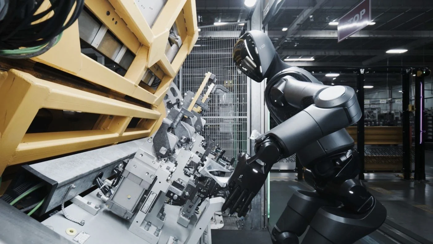 Çinin avtomobil nəhəngi "Seres" zavodlar üçün "Xiaosai" adlı humanoid robotunu təqdim etdi