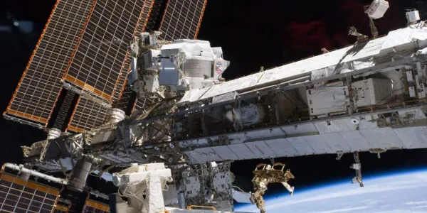 AMS-02 detektoru kosmik şüaların mənşəyi ilə bağlı mövcud modelləri şübhə altına aldı
