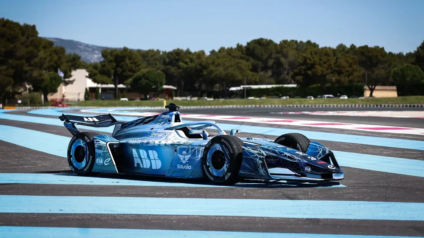 Formula E-nin yeni mövsümü: Gen4 avtomobilləri və dəyişən yarış formatı