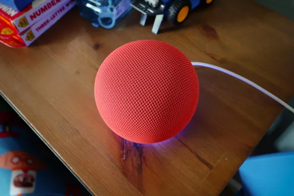 Yeni "Google Home Speaker": Dizayn, səs keyfiyyəti və ilk təəssüratlar