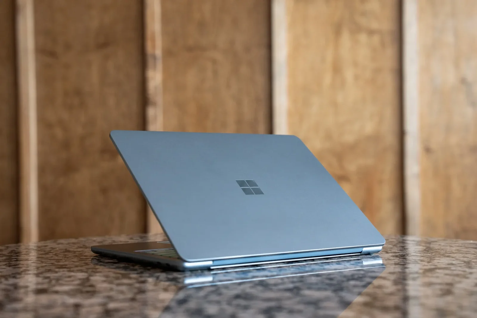 Microsoft daha ucuz 'Surface Pro' və 'Surface Laptop' modellərini satışa çıxarıb