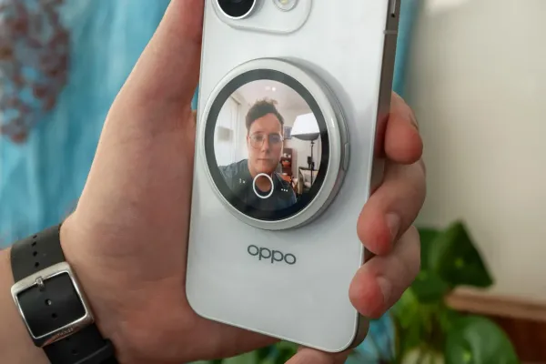 Oppo Bubble: Selfie çəkilişi üçün innovativ ikinci ekran