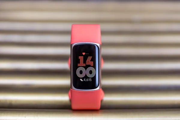 Fitbit Charge 6 və uşaqlar üçün Ace LTE modellərinə Prime Day endirimləri