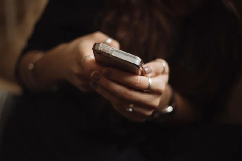 Rusiyada sosial şəbəkə trendləri: "Telegram" və "WhatsApp" istifadəsi azalıb