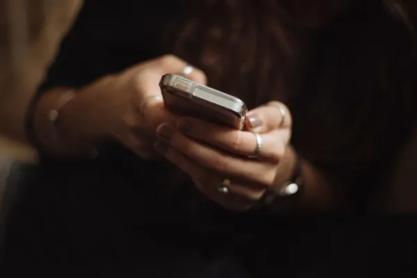 Rusiyada sosial şəbəkə trendləri: "Telegram" və "WhatsApp" istifadəsi azalıb