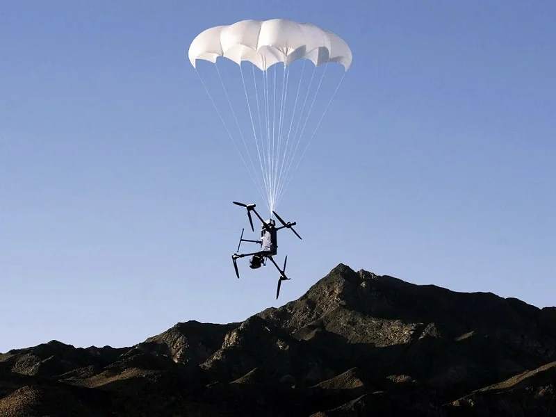 DJI pilotsuz uçuş aparatları üçün 1050 dollarlıq yeni paraşüt sistemini təqdim etdi
