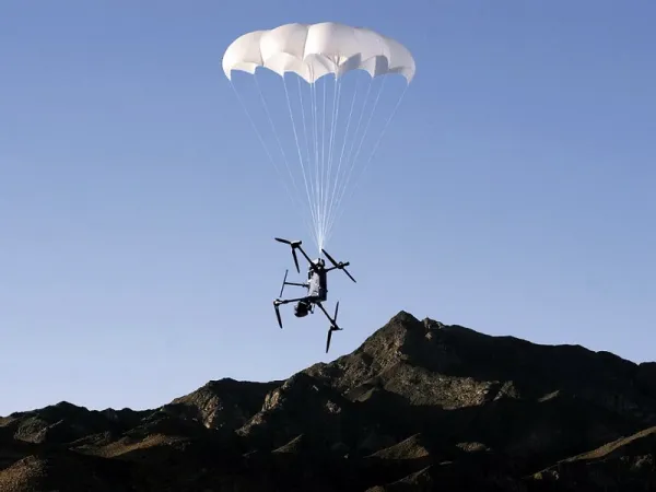 DJI pilotsuz uçuş aparatları üçün 1050 dollarlıq yeni paraşüt sistemini təqdim etdi