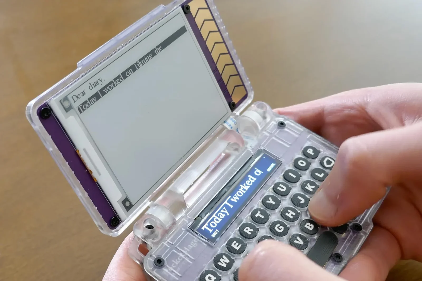 Talisman Design şirkəti “PocketMage” adlı yeni e-kağız ekranlı PDA cihazını təqdim edib