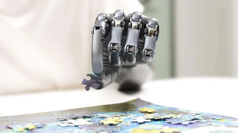 Çin "Neuralink"-dən fərqli olaraq kəllə sümüyünü deşmədən beyin-kompüter interfeysi yaradır