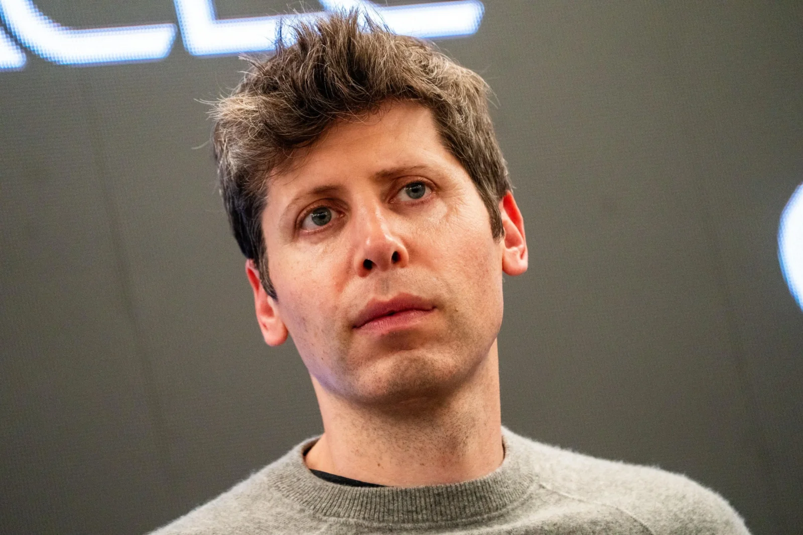 Apple OpenAI-ə qarşı şok iddia: Məxfi texnologiyaların oğurlanması