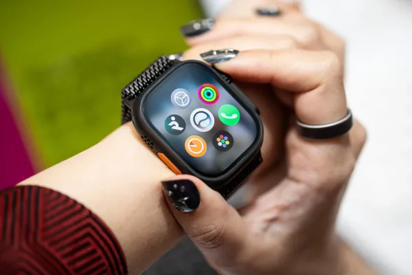 Siri AI: Apple Watch nəhayət ki, əsl qol saatı kompüteri kimi işləyir