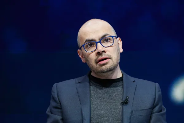 Google DeepMind-in rəhbəri Demis Hassabis qlobal süni intellekt nəzarətçisinin yaradılmasını təkl...
