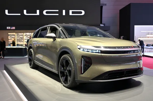 “Lucid” müflislik şayiələri fonunda çətin günlərini yaşayır