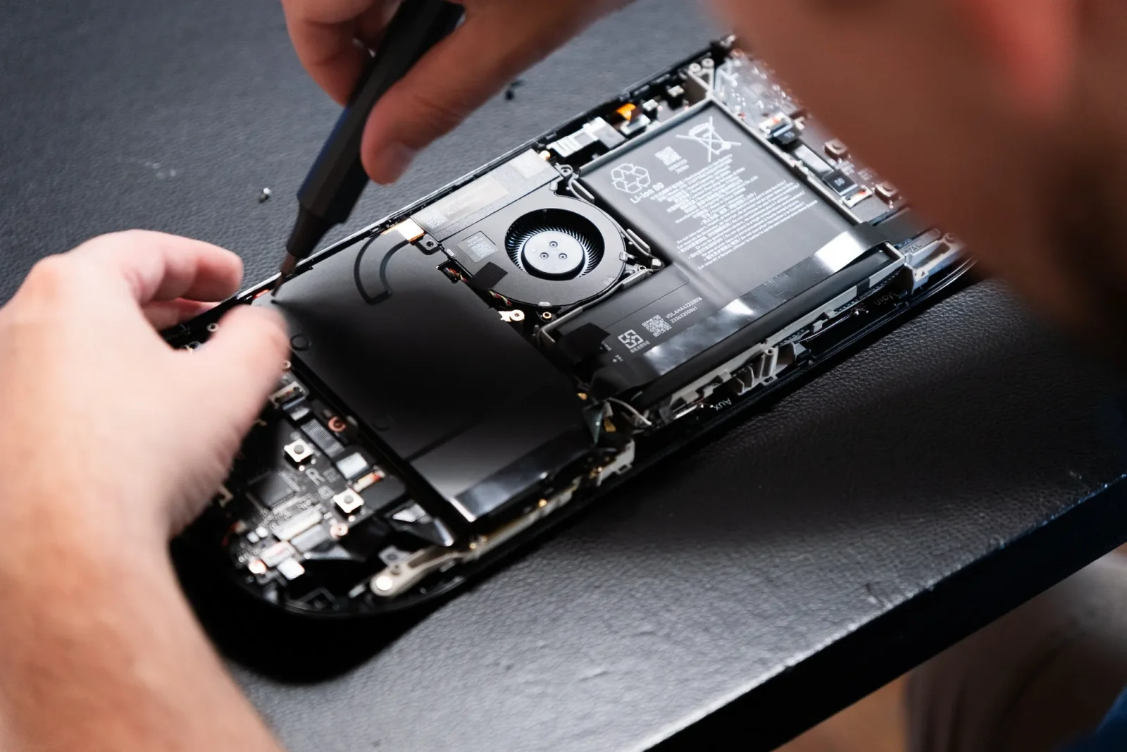 Valve və iFixit əməkdaşlığı: "Steam Deck" batareyaları satışda qalır