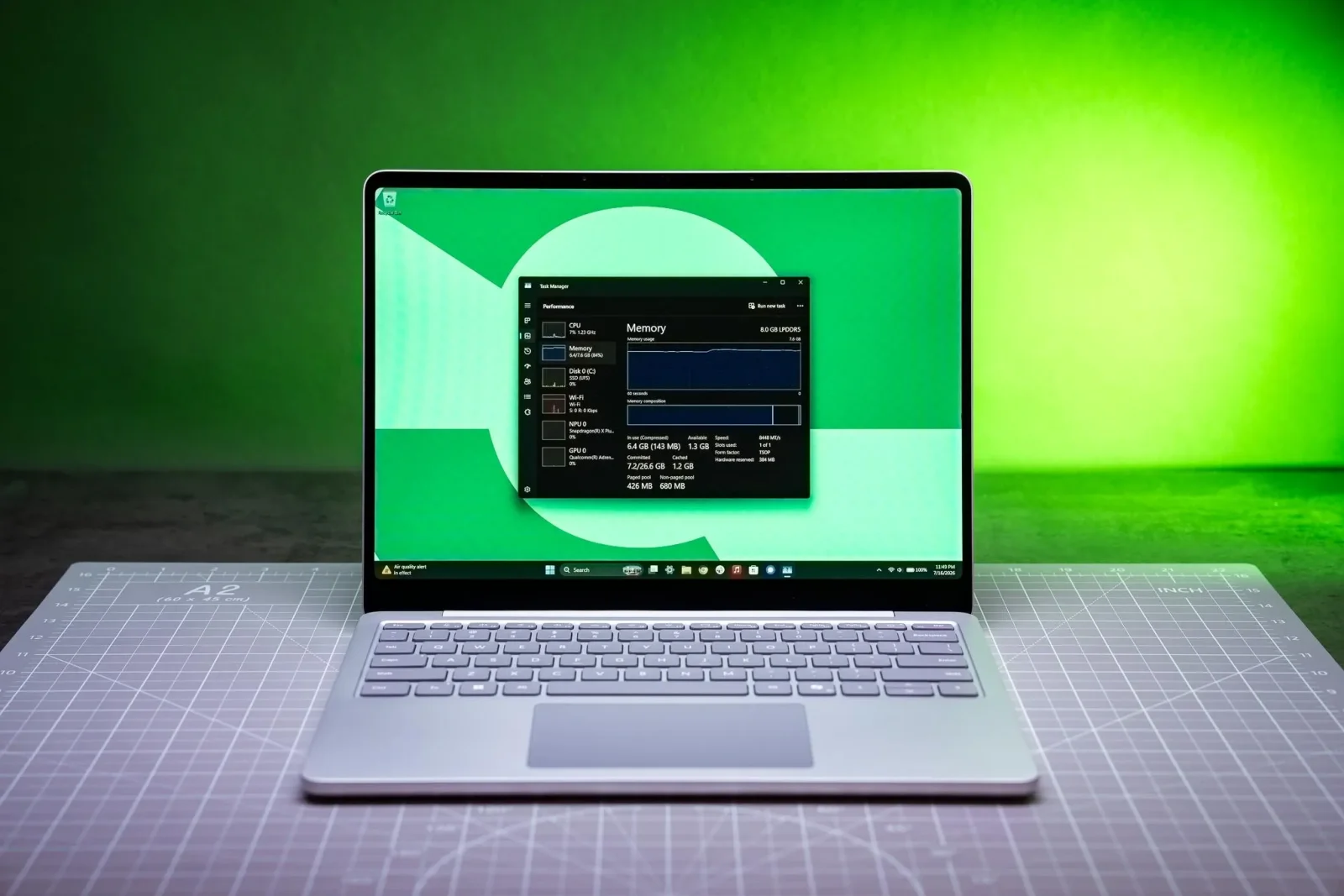 Microsoft Surface Laptop: 8GB RAM Windows 11 üçün niyə yetərsizdir?